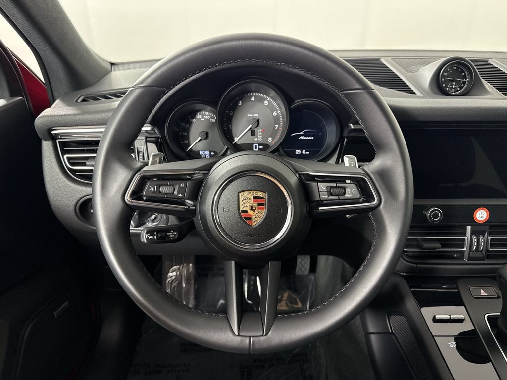 Certified 2025 Porsche Macan AWD/4WD image 36