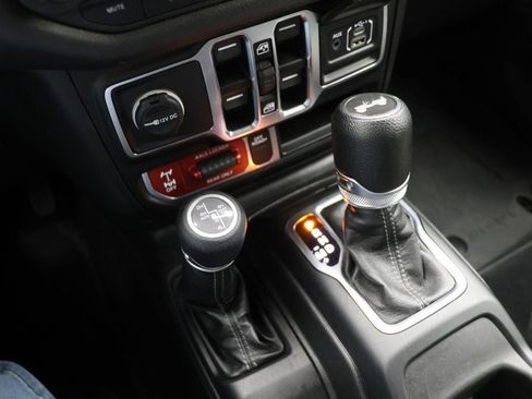 Used 2024 Jeep Wrangler Unlimited image 26