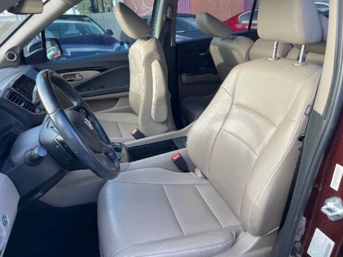 Used 2021 Honda Pilot Touring image 11