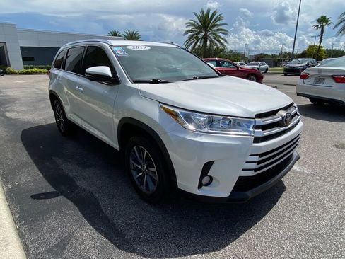 Used 2019 Toyota Highlander SE image 4