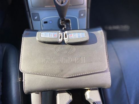 Used 2012 Hyundai Genesis 3.8 RWD image 23