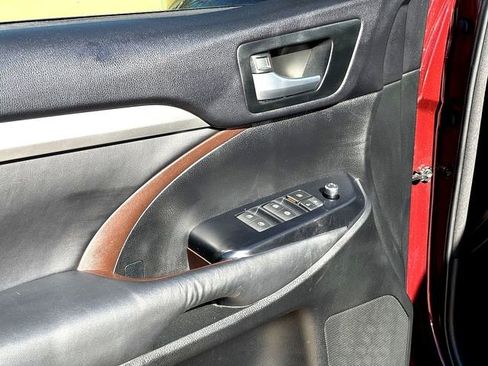 Used 2015 Toyota Highlander XLE image 9