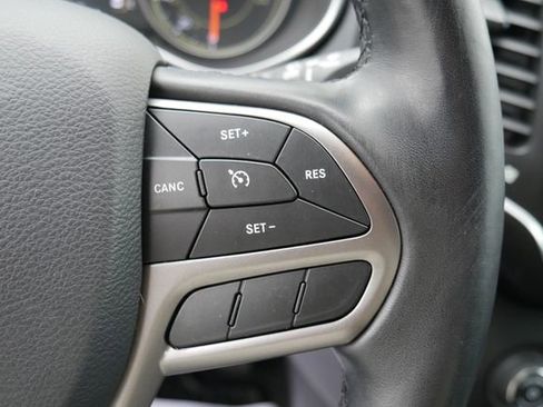 Used 2020 Jeep Cherokee Latitude Plus w/ Cold Weather Group AWD/4WD image 17