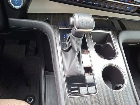 Certified 2024 Toyota Sienna Limited image 22