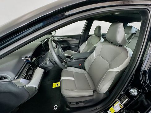 Used 2025 Toyota Camry SE image 21