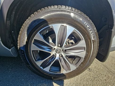 Used 2021 Toyota Highlander XLE image 16