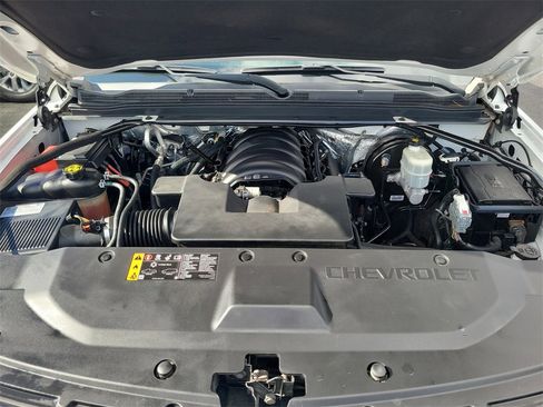 Used 2017 Chevrolet Suburban LT image 22