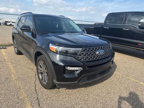 Used 2024 Ford Explorer XLT w/ Equipment Group 202A AWD/4WD image 25