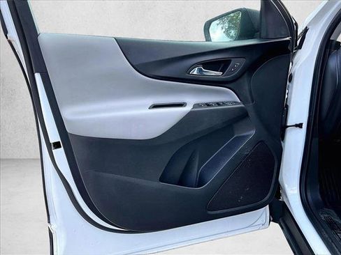 Used 2021 Chevrolet Equinox LS image 18