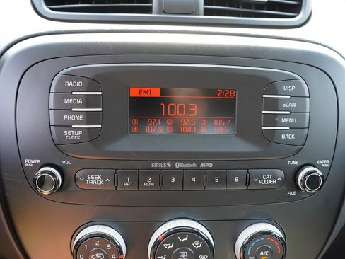 Used 2015 Kia Soul + FWD image 23