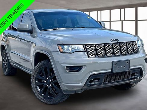 Used 2019 Jeep Grand Cherokee Altitude AWD/4WD image 3
