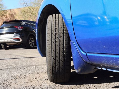 Used 2012 Nissan Versa SV image 6