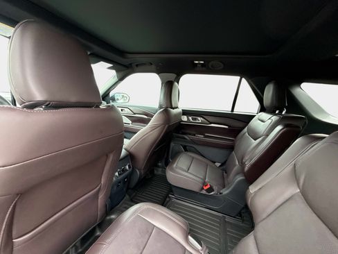 Used 2025 Ford Explorer Platinum RWD image 20