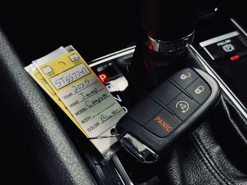 Used 2025 Jeep Compass Limited image 36