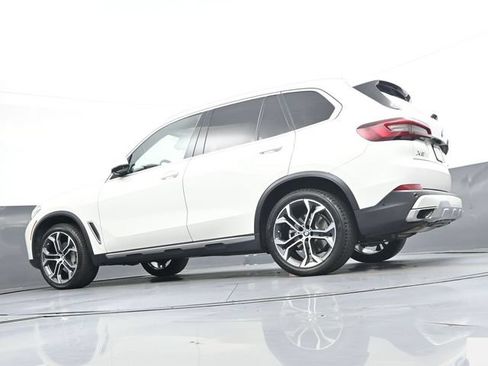 Used 2021 BMW X5 xDrive40i w/ Convenience Package AWD/4WD image 32