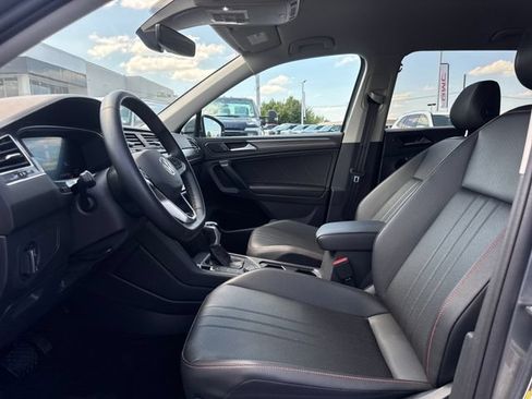 Used 2024 Volkswagen Tiguan SE AWD/4WD image 13