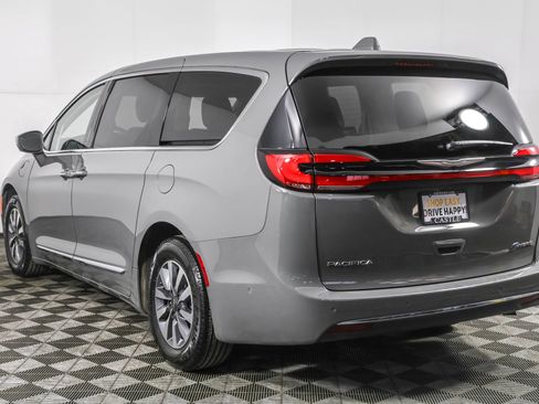 Used 2022 Chrysler Pacifica Limited image 21