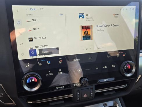 Used 2025 Lexus GX 550 w/ Accessory Package (32) AWD/4WD image 21