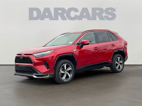 Used 2023 Toyota RAV4 SE image 2