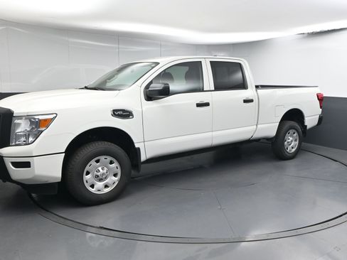 Used 2022 Nissan Titan S image 4