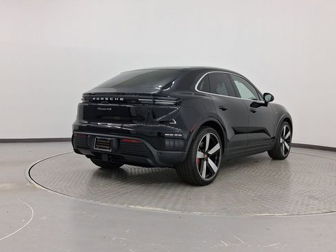 Used 2025 Porsche Macan 4S Electric AWD/4WD image 7
