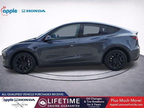 Used 2023 Tesla Model Y Long Range image 17