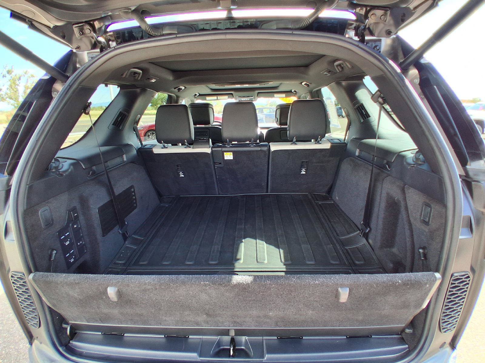 Used 2021 Land Rover Discovery HSE R-Dynamic AWD/4WD image 25
