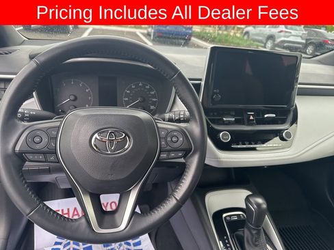 Used 2025 Toyota Corolla SE FWD image 3
