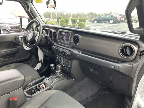 Used 2022 Jeep Gladiator Willys image 28