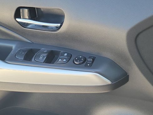 Used 2019 Nissan Kicks SR w/ SR Premium Package FWD image 19