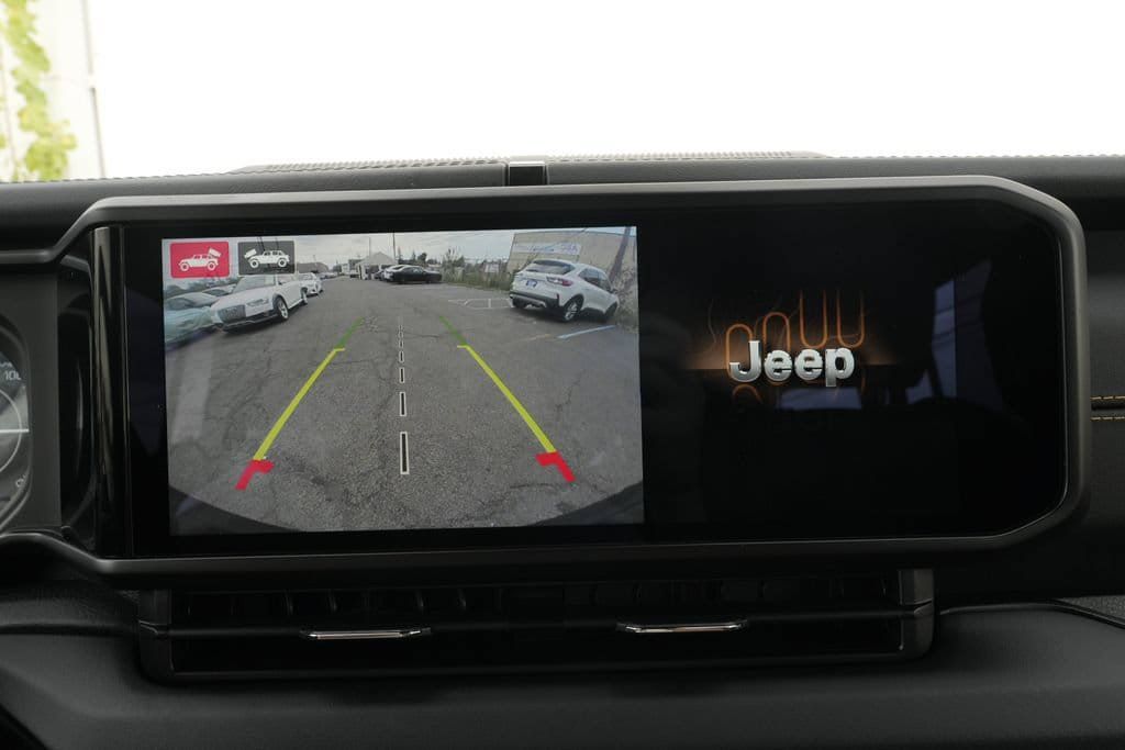 Used 2024 Jeep Wrangler Unlimited Sahara w/ Technology Group AWD/4WD image 48