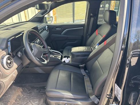 Used 2025 Chevrolet Colorado Z71 w/ Z71 Convenience Package 2 image 9