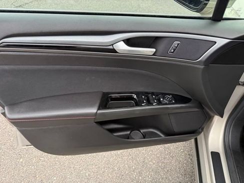 Used 2016 Ford Fusion SE AWD/4WD image 13