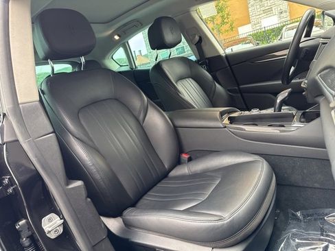 Certified 2022 Maserati Levante Modena image 17