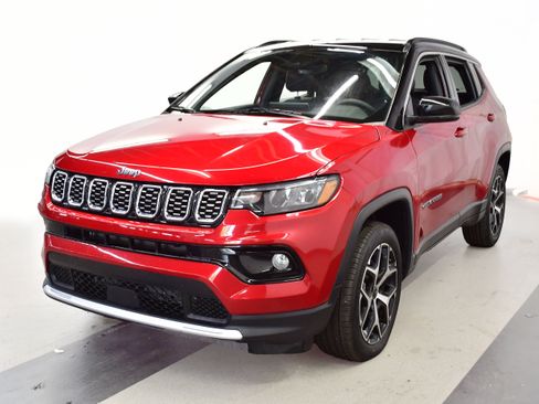 Used 2025 Jeep Compass Limited AWD/4WD image 4