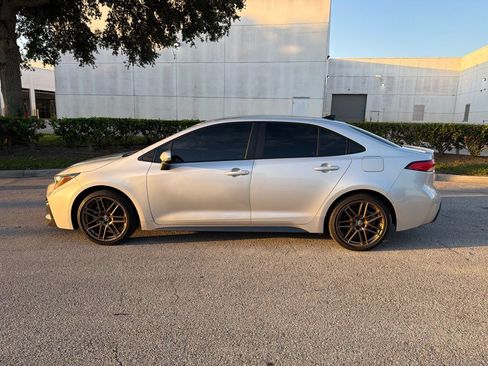 Used 2022 Toyota Corolla SE FWD image 2