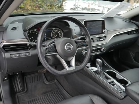 Certified 2021 Nissan Altima 2.5 Platinum image 4