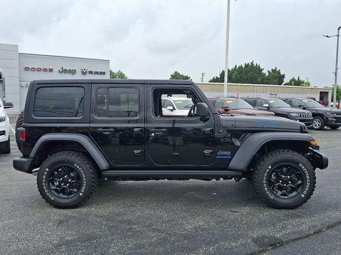 Used 2023 Jeep Wrangler Unlimited w/ Cold Weather Group image 7