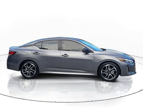Certified 2024 Nissan Sentra SR FWD image 5