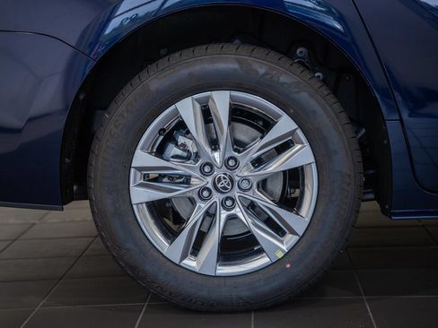 New 2026 Toyota Sienna XLE FWD image 18