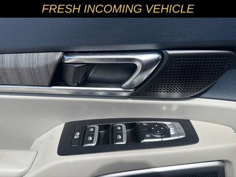 Used 2024 Kia Telluride EX w/ EX Captain's Chair Package image 13