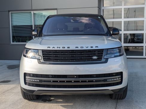 Used 2023 Land Rover Range Rover SE image 2