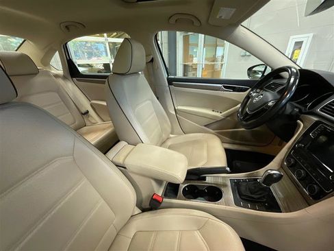 Used 2018 Volkswagen Passat 2.0T SE FWD image 28