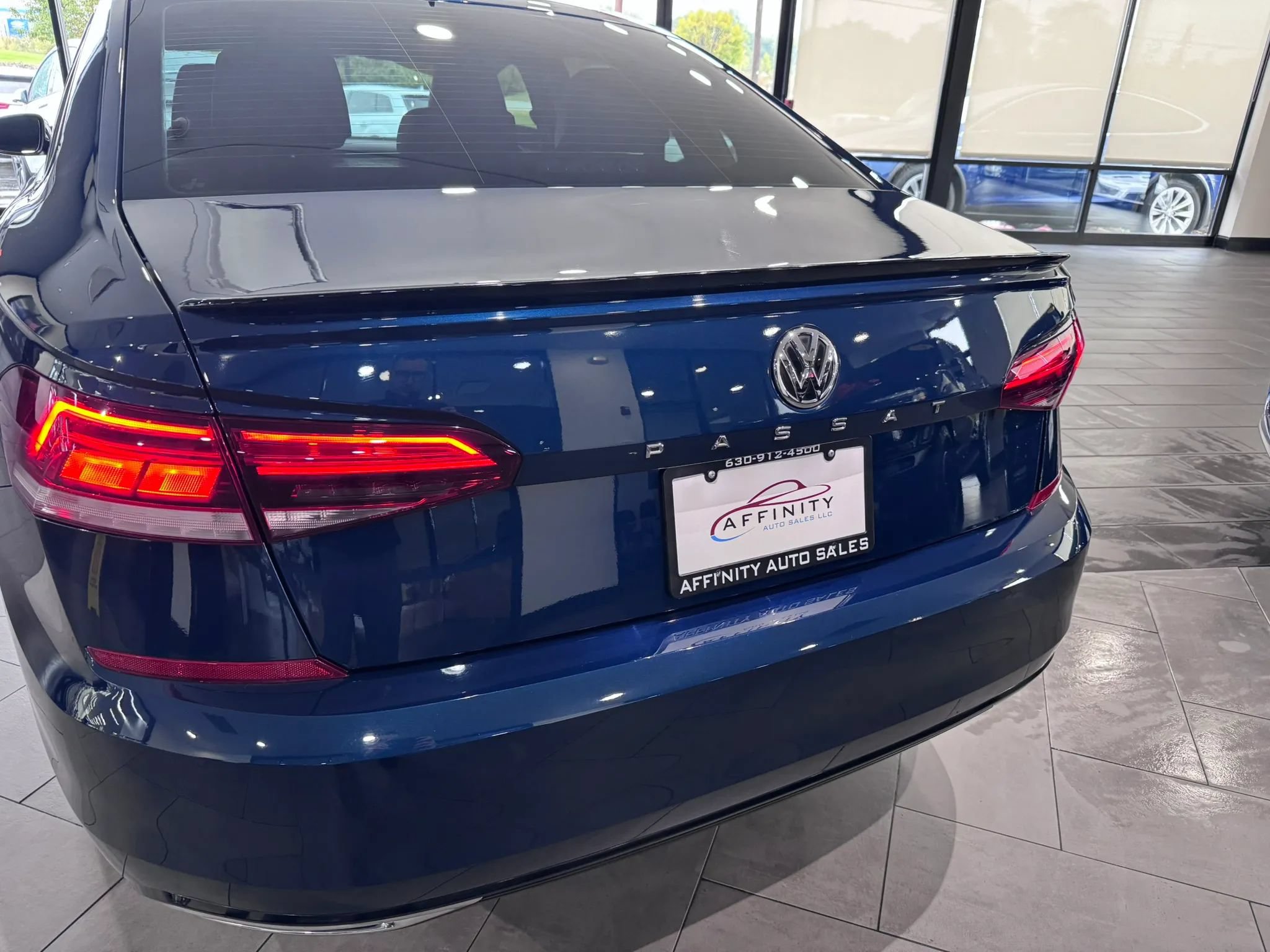 Used 2020 Volkswagen Passat 2.0T R-Line FWD image 5