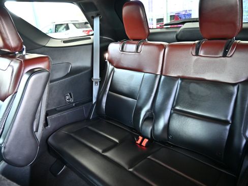Used 2020 Ford Explorer Platinum w/ Premium Technology Package AWD/4WD image 14