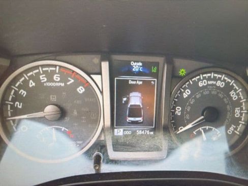 Used 2021 Toyota Tacoma TRD Off-Road image 2