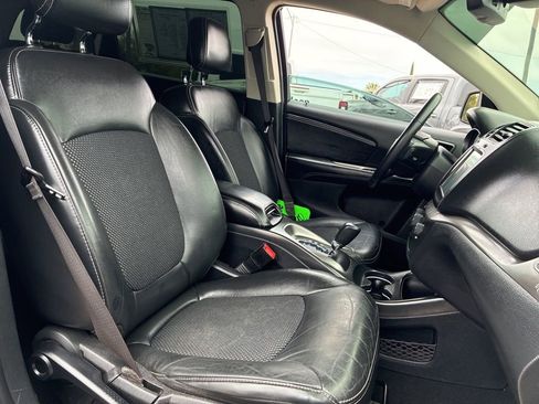 Used 2019 Dodge Journey Crossroad FWD image 13