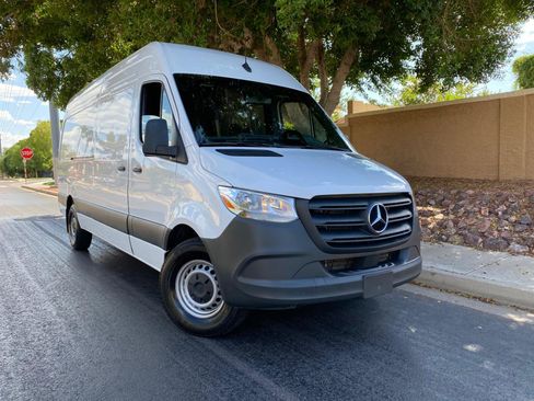 Used 2025 Mercedes-Benz Sprinter 2500 image 2