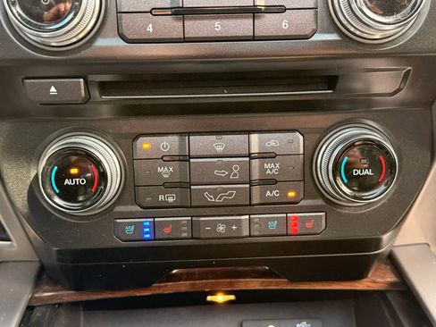 Used 2015 Ford F150 Platinum w/ Equipment Group 701A Luxury image 25