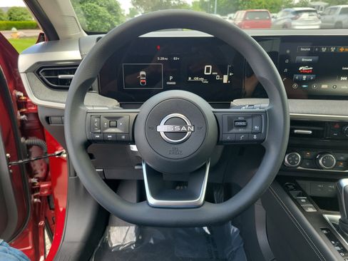 Used 2025 Nissan Kicks SV w/ Charging Package image 22